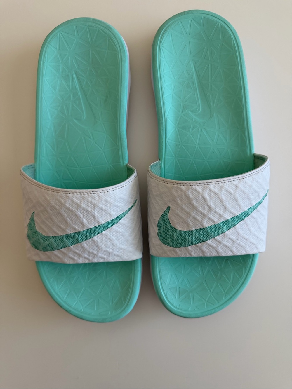 Nike Solar Soft Size 9 Teal Slide Sandals with White Strap